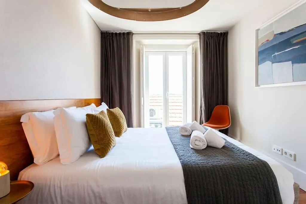 Bica Lux Secret Terrace 2-Bedroom Apartment Лиссабон
