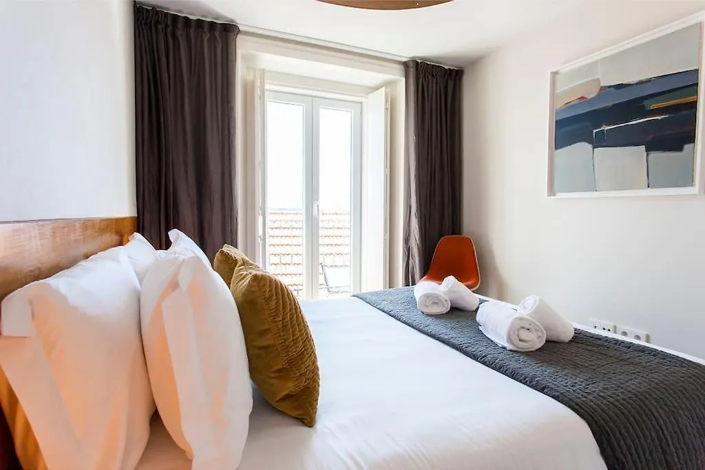 Bica Lux Secret Terrace 2-Bedroom Apartment Лиссабон
