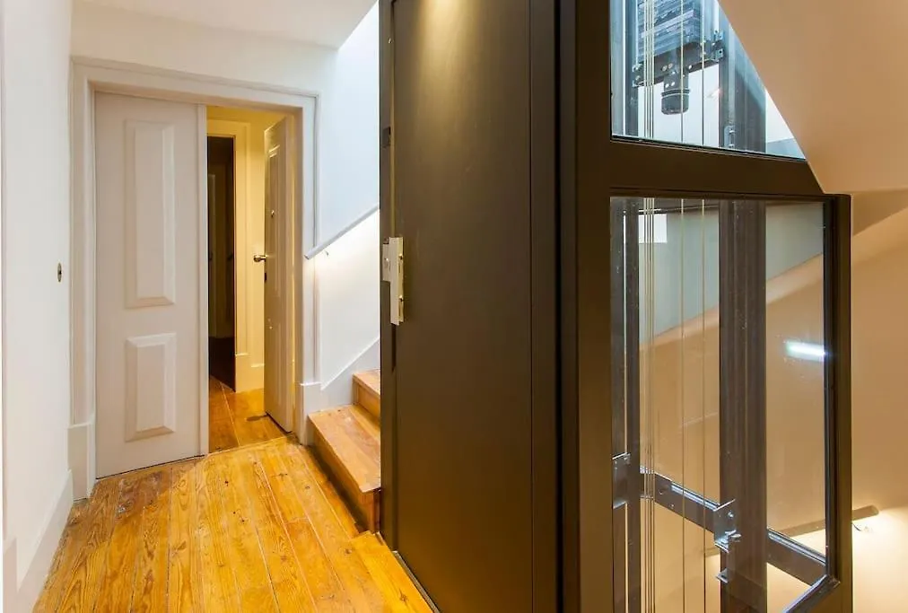 Bica Lux Secret Terrace 2-Bedroom Apartment Лиссабон