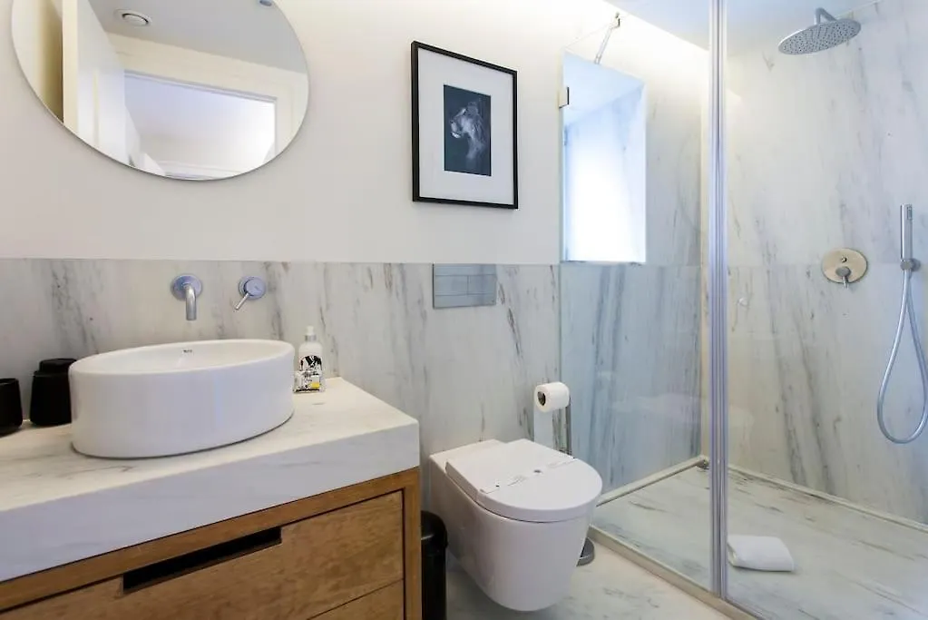 Bica Lux Secret Terrace 2-Bedroom Apartment Лиссабон